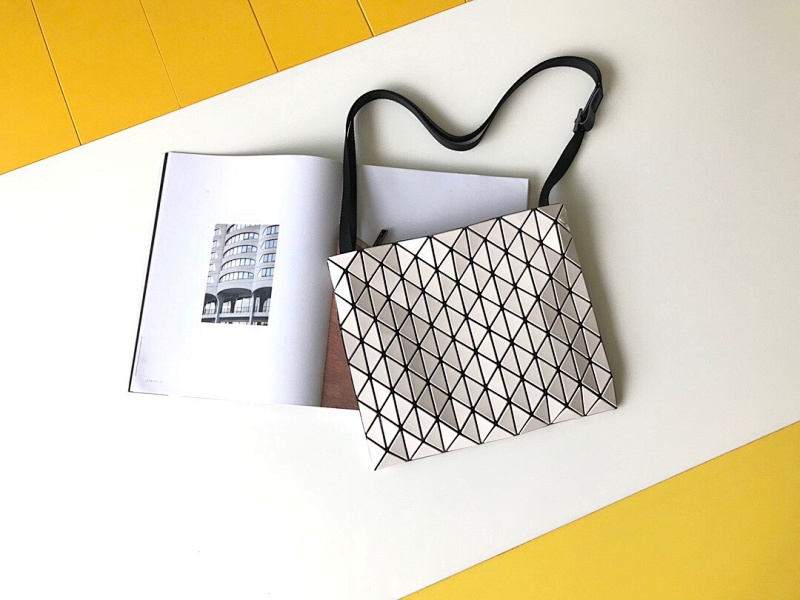 Issey Miyake ROW GLOSS bag