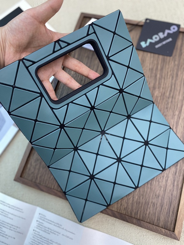Issey Miyake MI-119168913