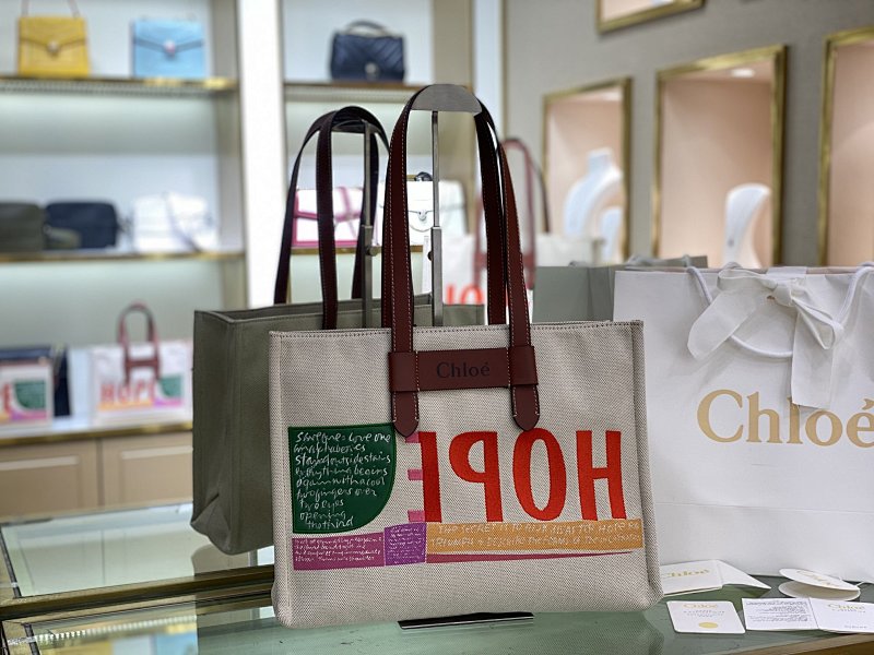 Chloe LOE37CM