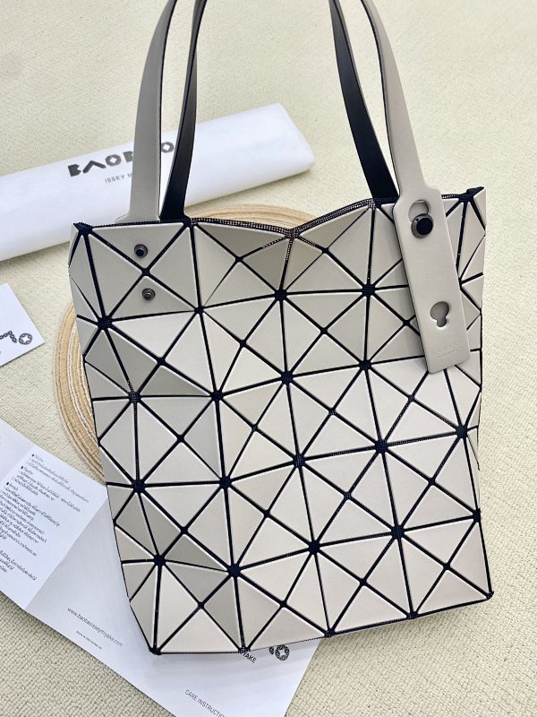 Issey Miyake LUCENT BOXY BAG