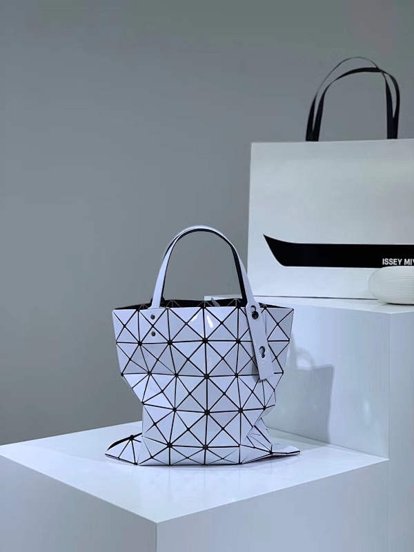 Issey Miyake BAG-123285791