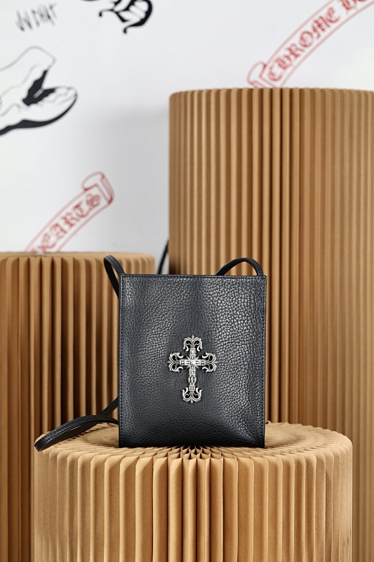 Chrome Hearts 𝐂𝐇-𝖲𝗊𝗎𝖺𝗋𝖾 𝗉𝗈𝖼𝗄𝖾𝗍 𝖻𝖺𝗀