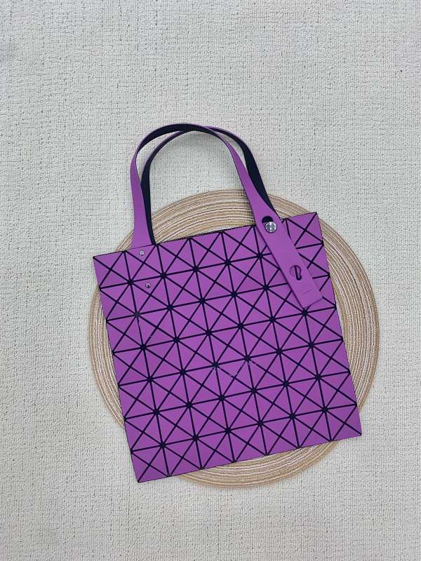 Issey Miyake MI-118786301