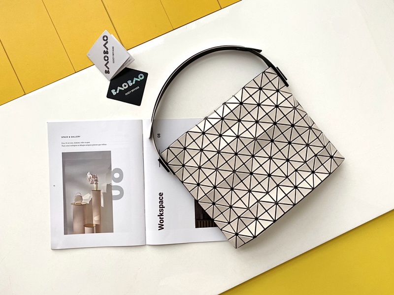 Issey Miyake BAG-122064328