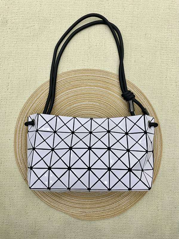 Issey Miyake BAG-115235226
