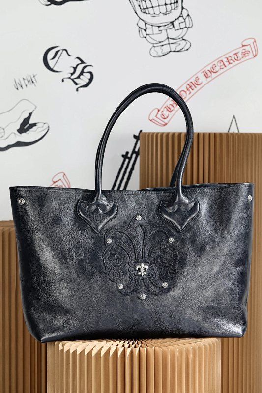 Chrome Hearts 𝐂𝐇-𝖫𝖺𝗋𝗀𝖾 𝗅𝖾𝖺𝗍𝗁𝖾𝗋 𝖥𝗅𝖾𝗎𝗋 𝗁𝖺𝗇𝖽𝖻𝖺𝗀