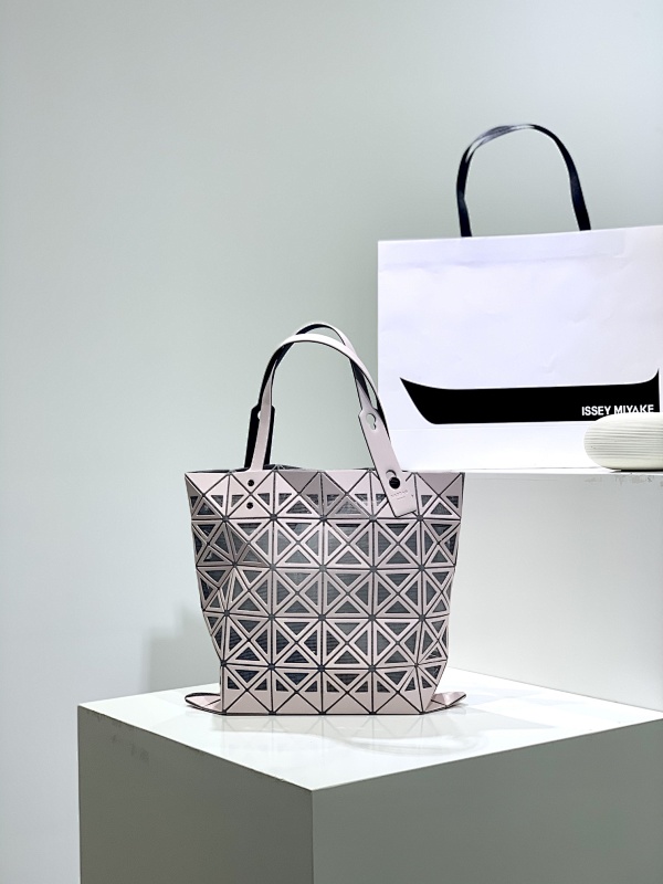 Issey Miyake BAG-123286086