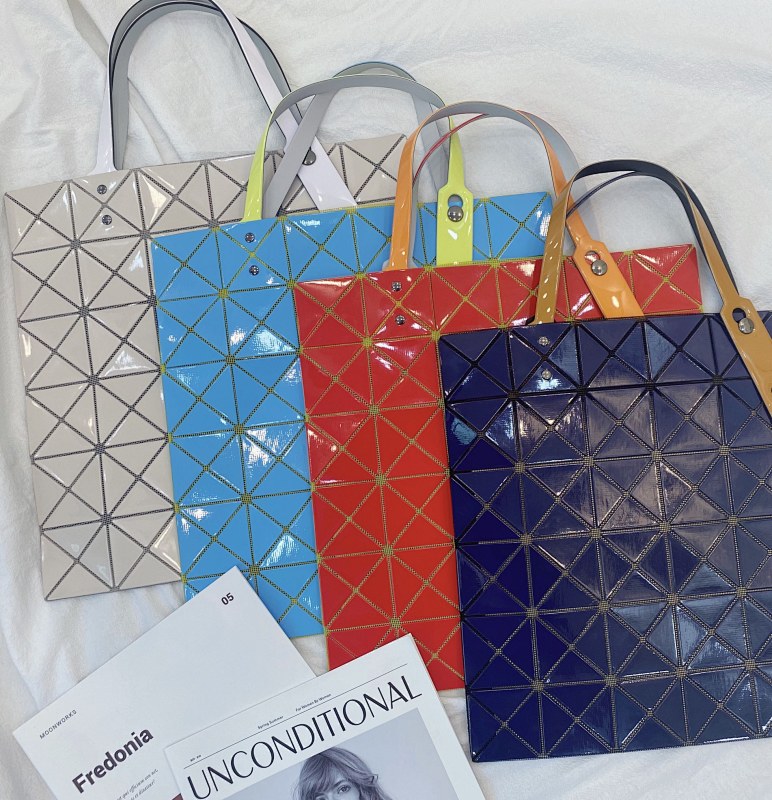 Issey Miyake MI-117541628