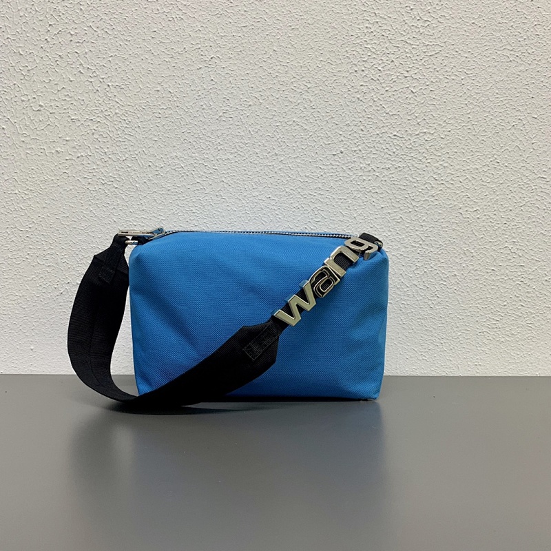 A.W.A.K.E. Mode AW heiress sport bag