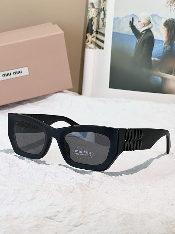 Miumiu SMU09W