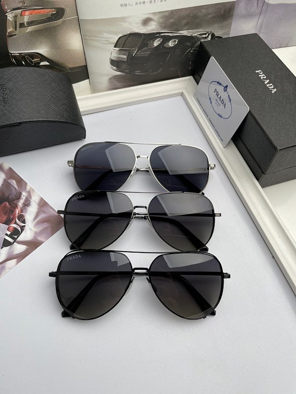 Prada P305