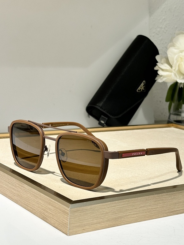 sunglasses。