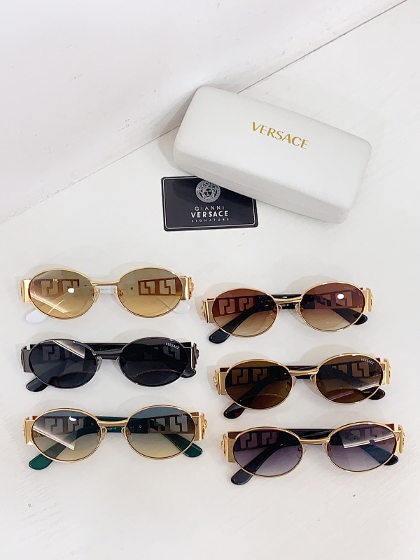 sunglasses。