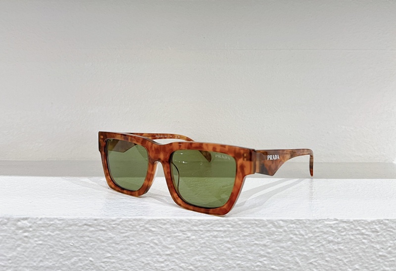 sunglasses。
