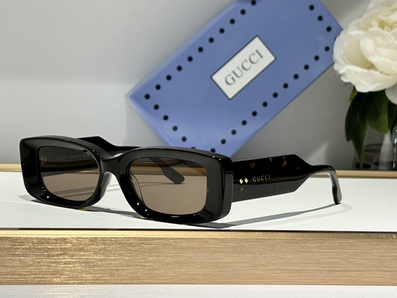 Gucci GG1528S