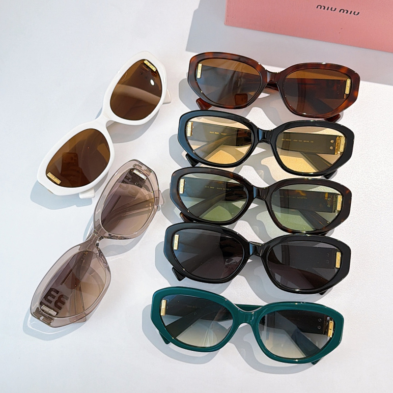sunglasses。