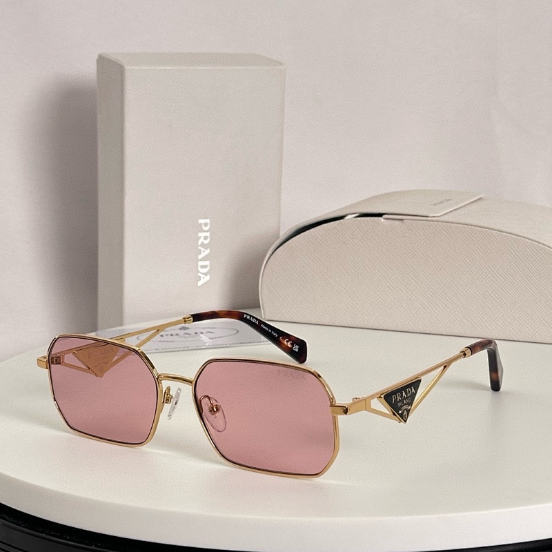 sunglasses。