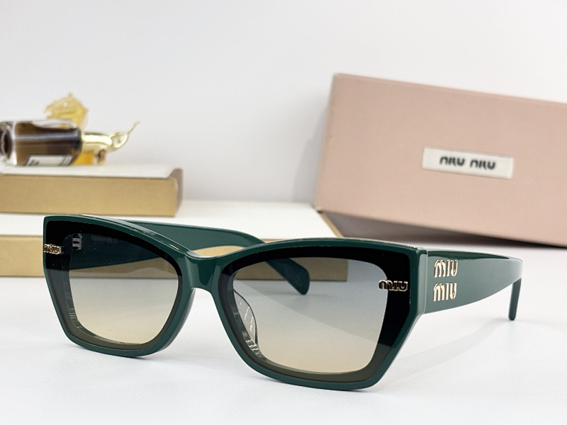 sunglasses。