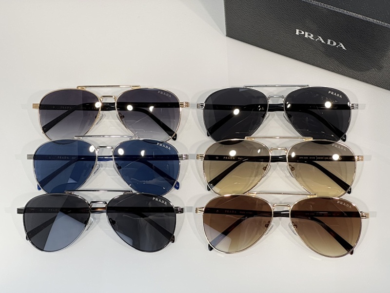 sunglasses。