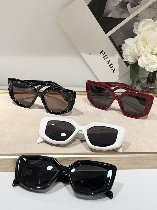 sunglasses。