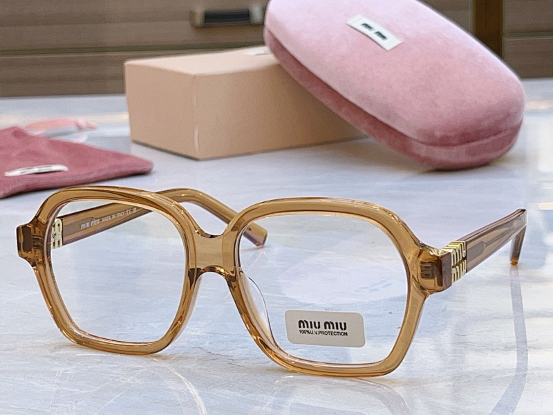 sunglasses。