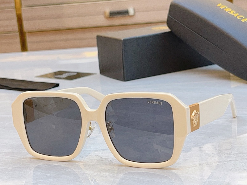 sunglasses。