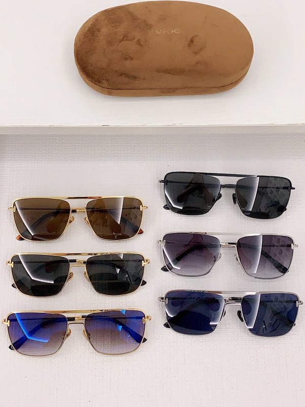 sunglasses。