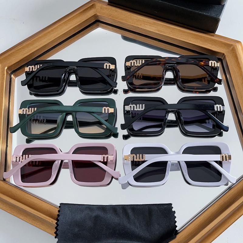 sunglasses。