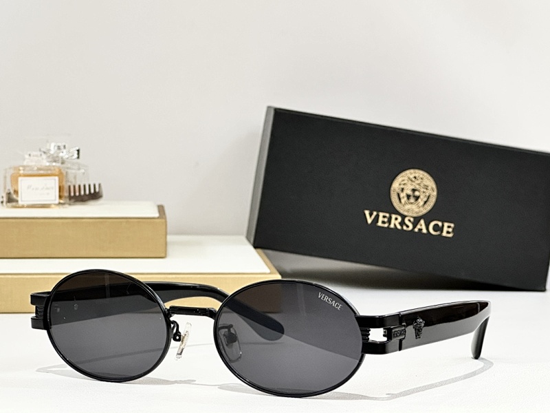 sunglasses。