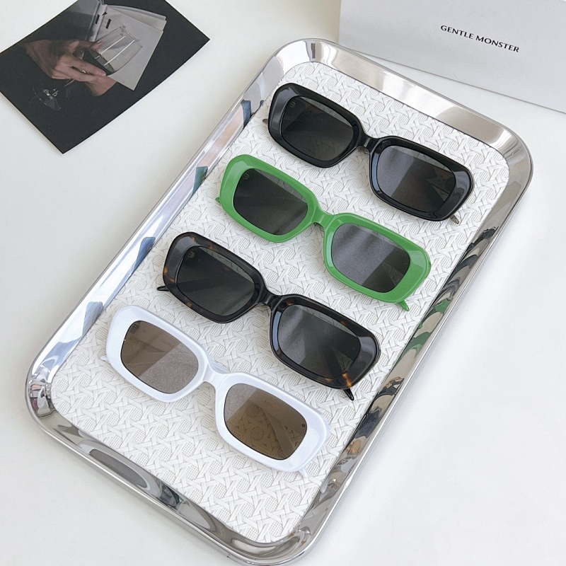 sunglasses。