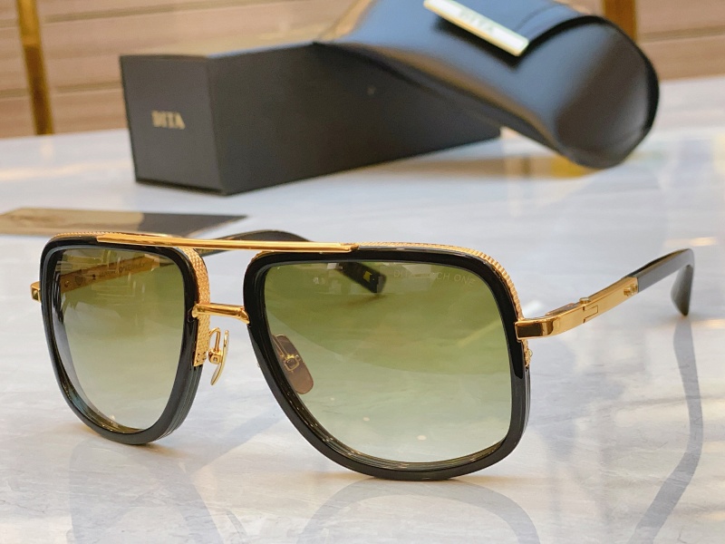 sunglasses。