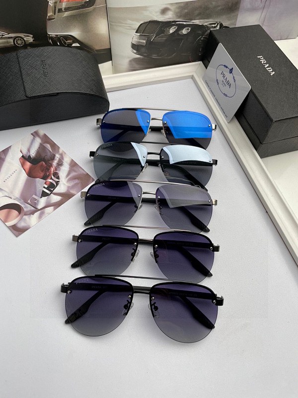 sunglasses。