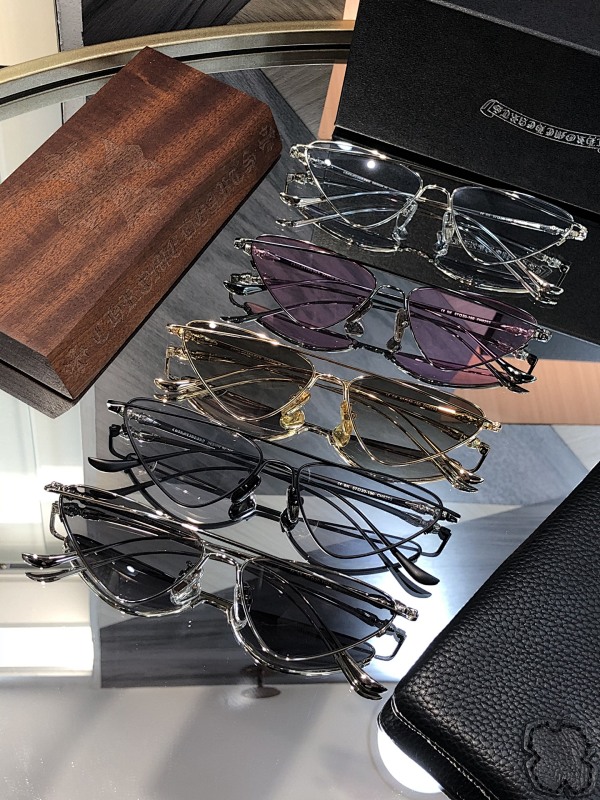 sunglasses。
