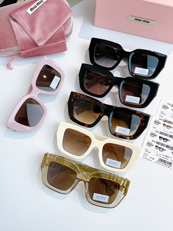 sunglasses。