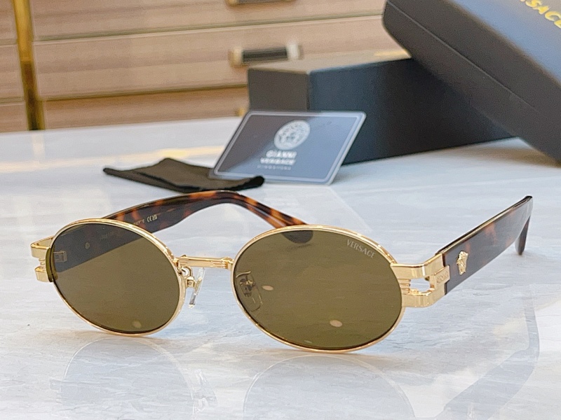 sunglasses。