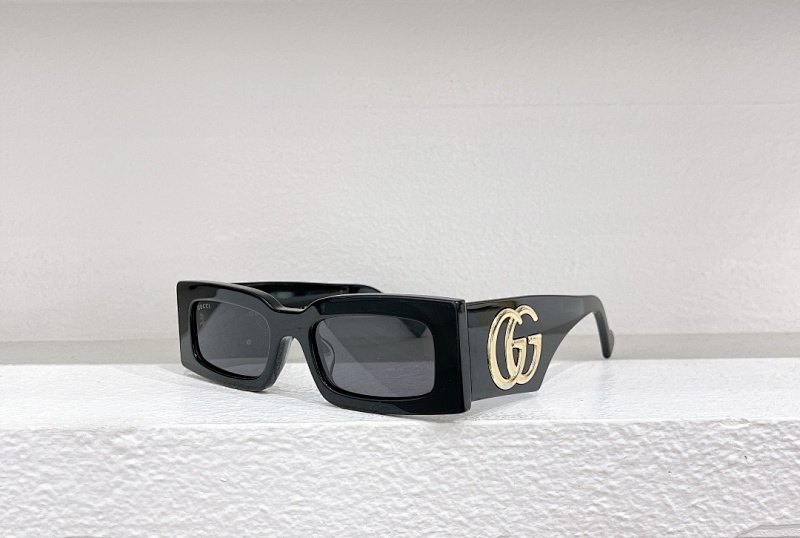 sunglasses。