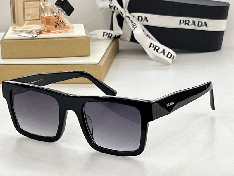 sunglasses。