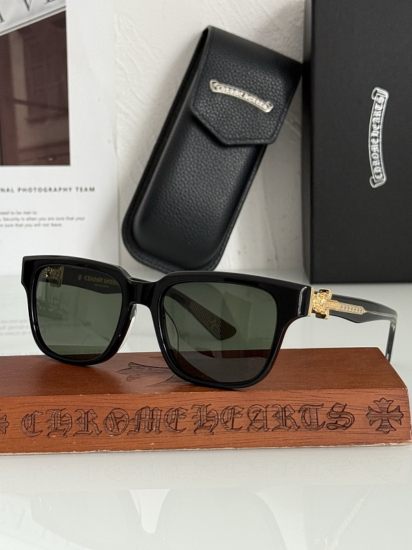 sunglasses。