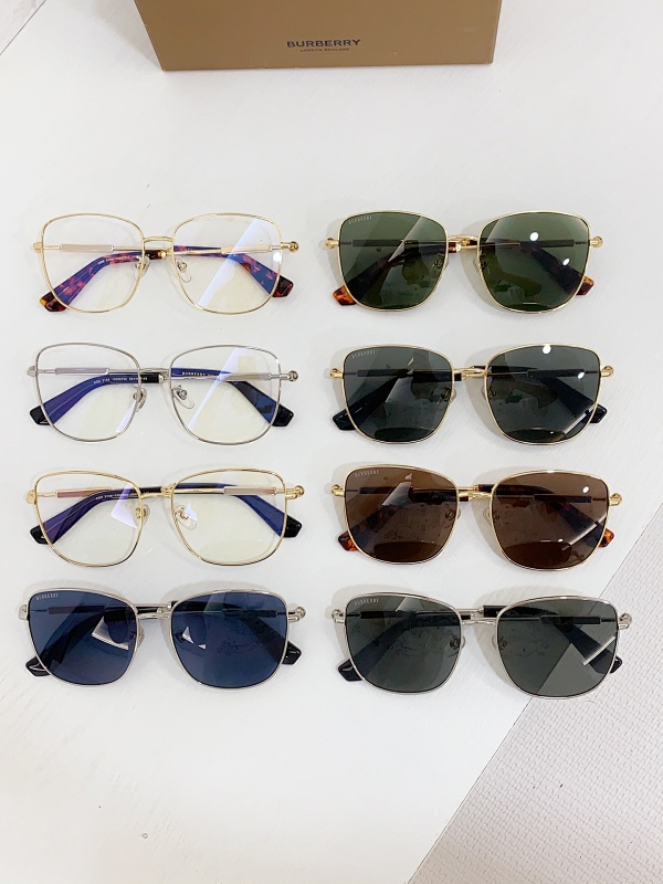 Burberry OBE3158