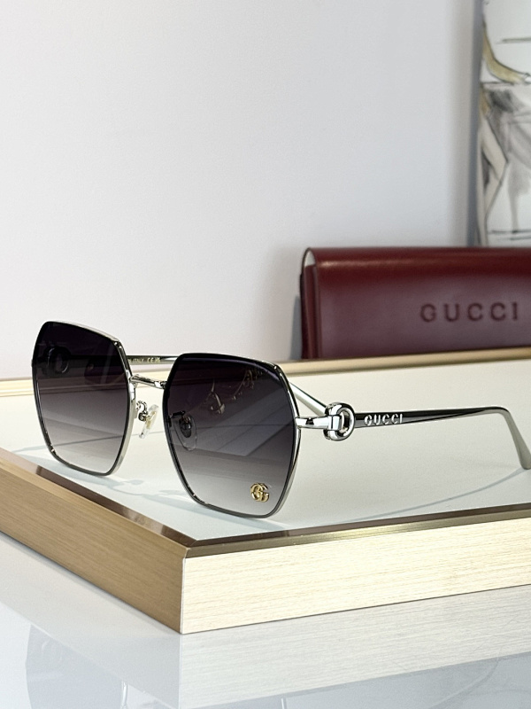 Gucci GG1551S