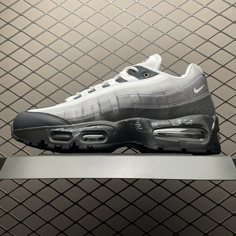 NIKE II7404-100