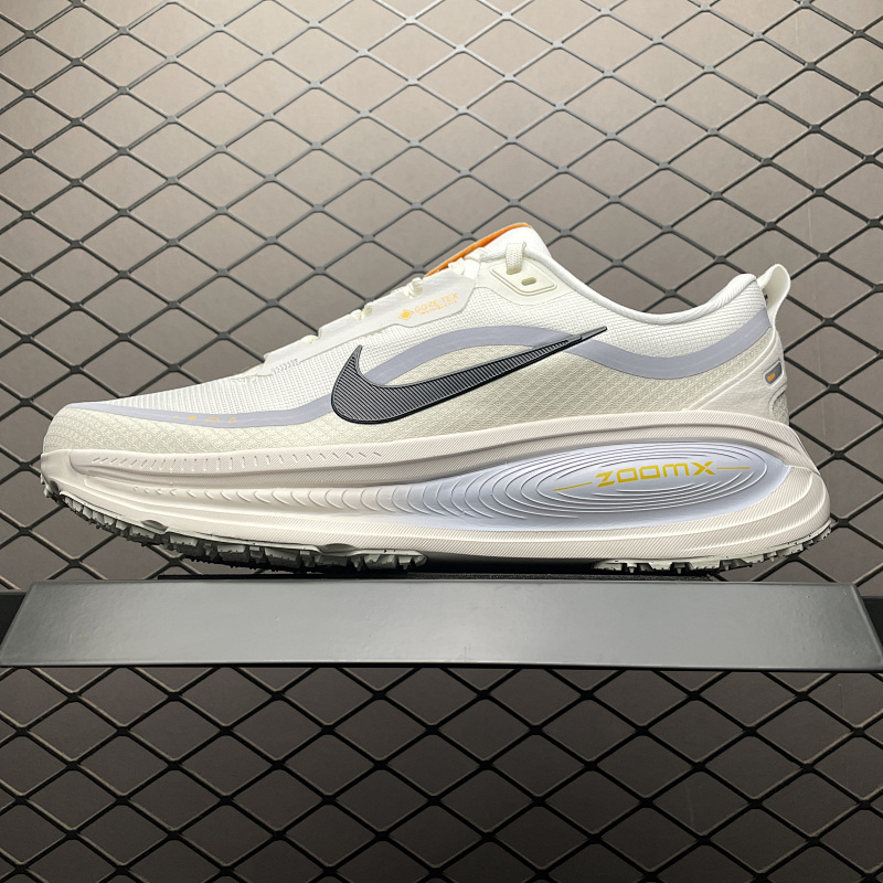 NIKE VOMERO18-224321795
