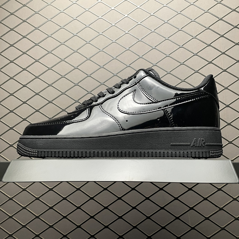 NIKE IV2857-010