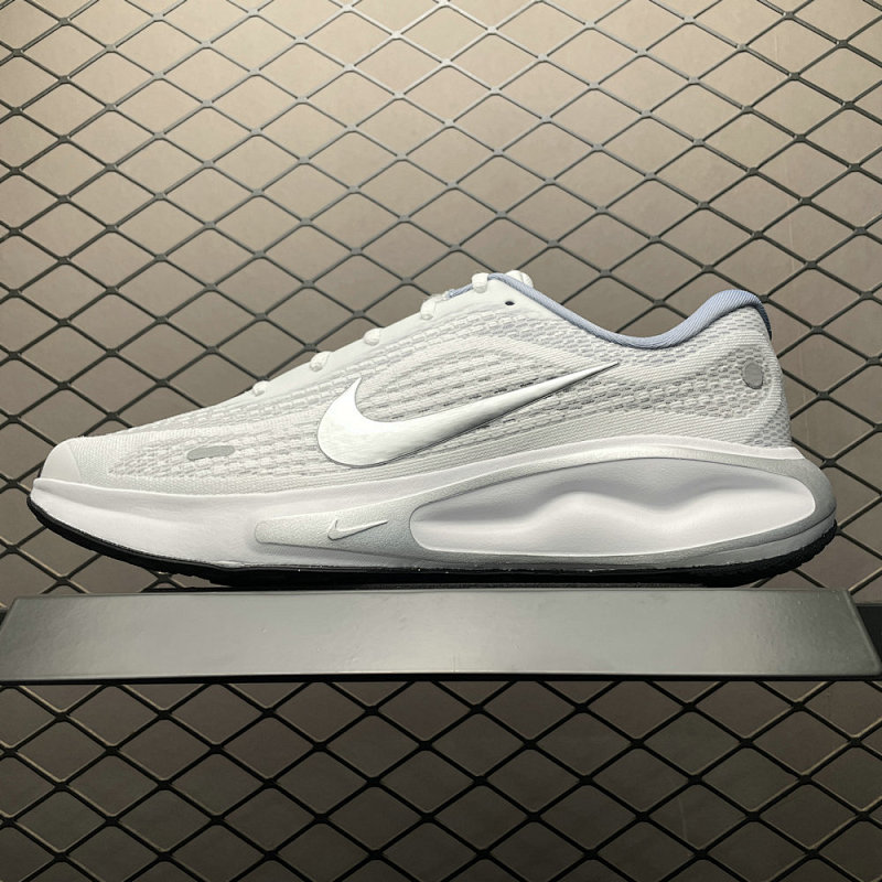 NIKE FN0228-104-197825095