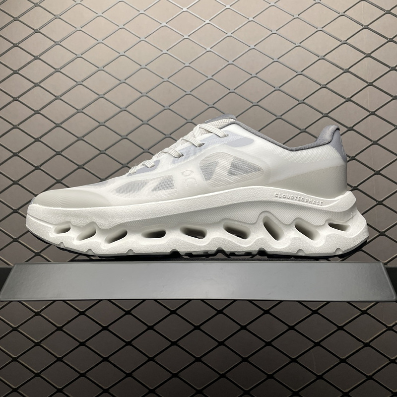 On Cloud USD tilt Remix 3MG10273228