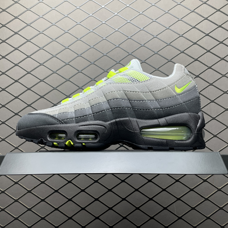 NIKE HM4740-001-217354411