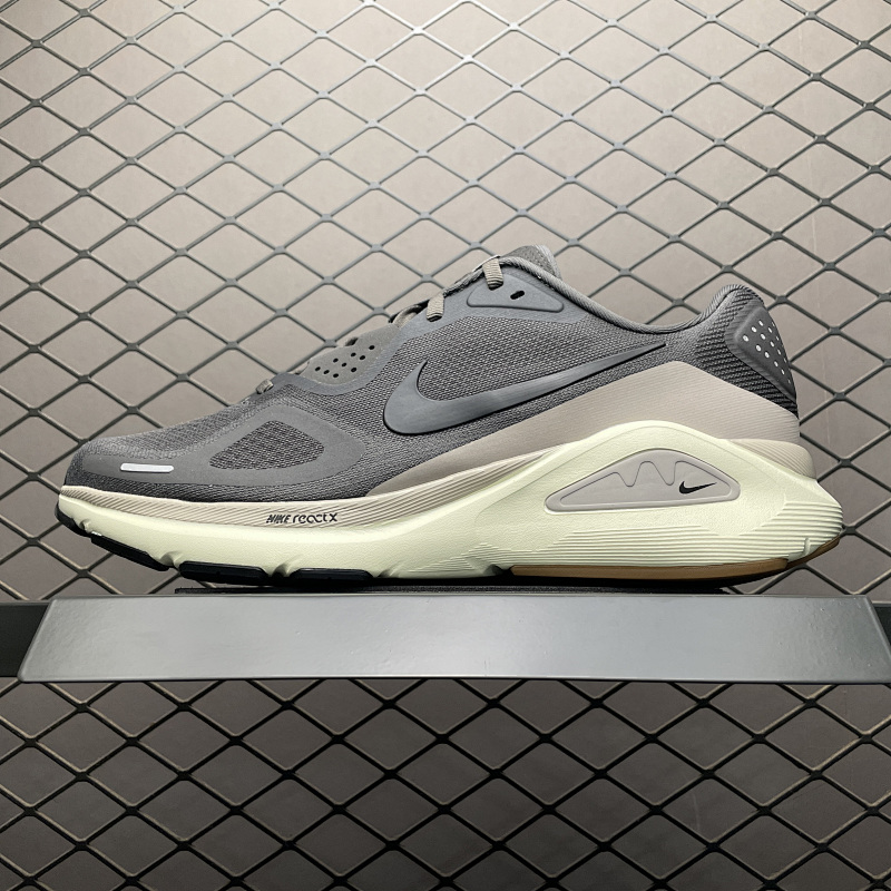 NIKE STRUCTURE26-230203910