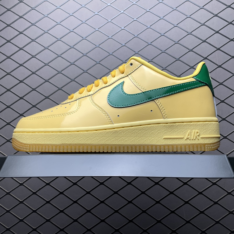 NIKE IO4489-700-240409824
